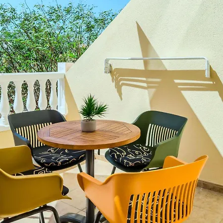 Primavera With Heated Pool Apartment *