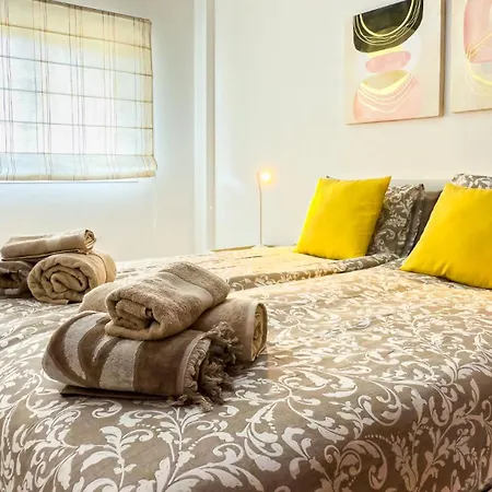 Primavera With Heated Pool Apartment *